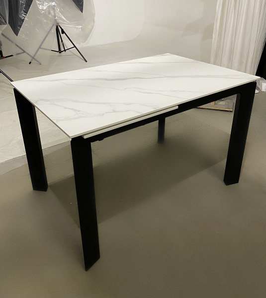 Стол CORNER 120 MATT WHITE MARBLE SOLID CERAMIC / BLACK, ®DISAUR